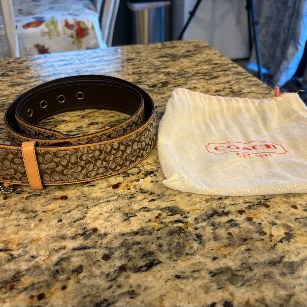 Coach belt medium nwot!!
